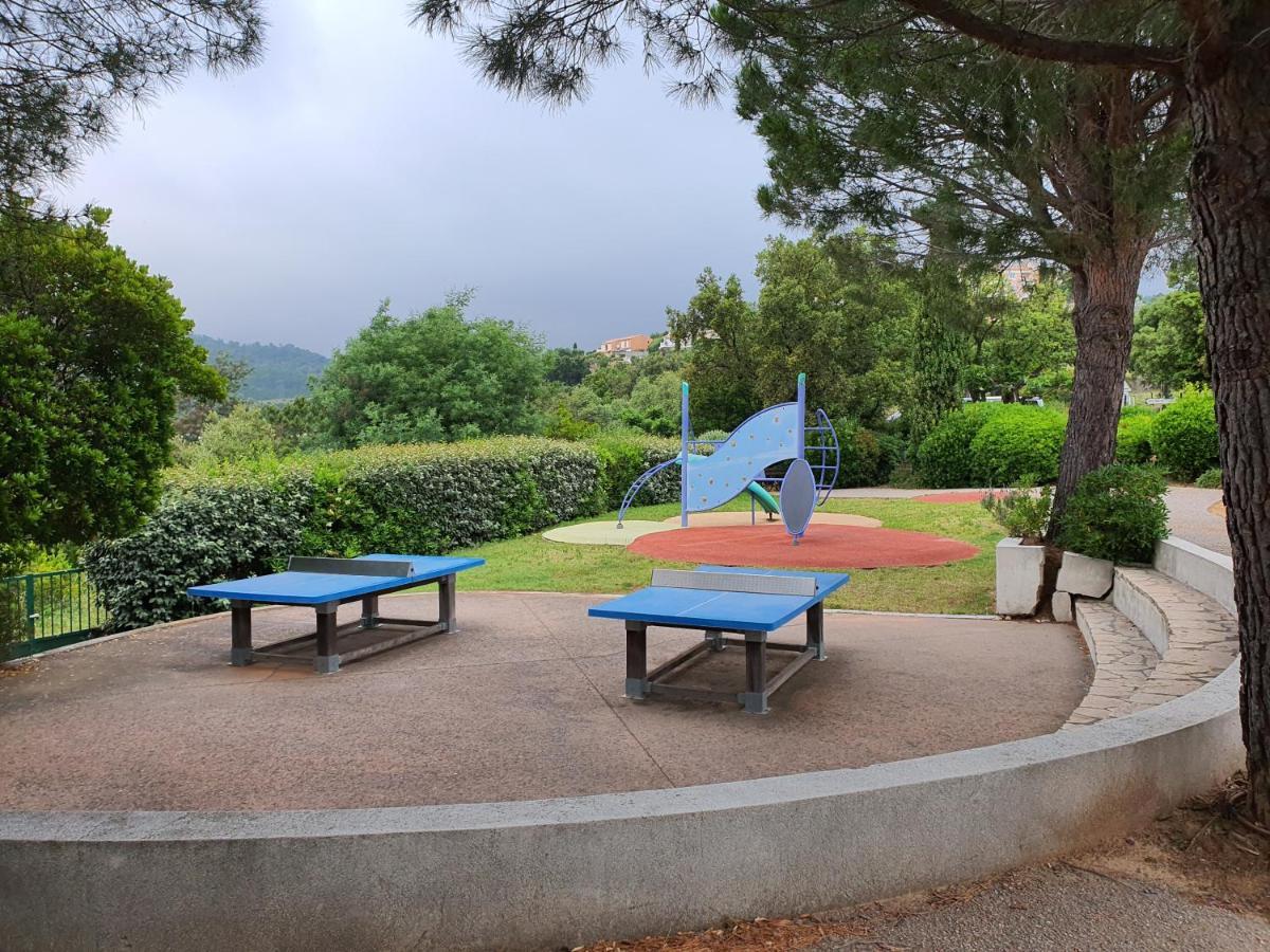 Les Issambres Appart 6 Pers Grande Terrasse Superbe Vue Mer Et Golfe De Saint Tropez, Piscine Exterior foto